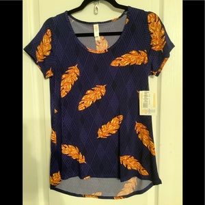 NWT Lularoe Classic T
